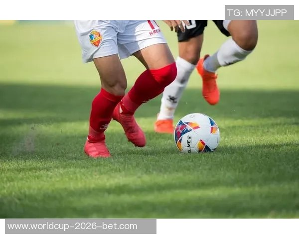 武汉华创足球携手社区共建足球文化助力青少年成长与发展